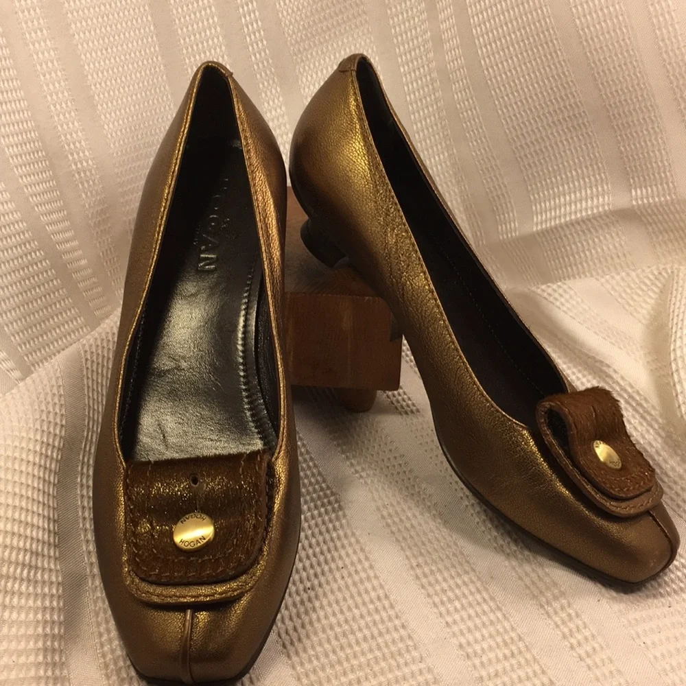 Hogan made in Italy metallic leather kitty .5”heel